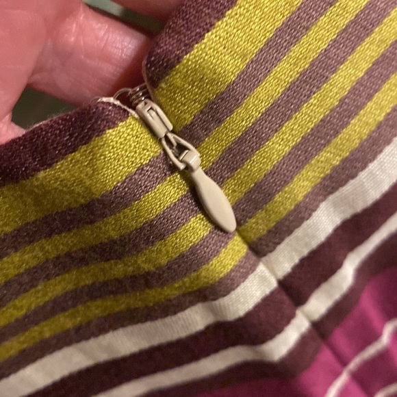 J. McLaughlin Skirt NWT Lucia Pleated Striped Fuchsia Size 10 - Picture 6 of 8